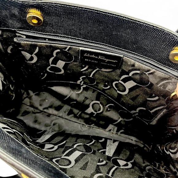 Black Leather Salvatore Ferragamo Vara Lizard Textured Handbag - Picture 7 of 8